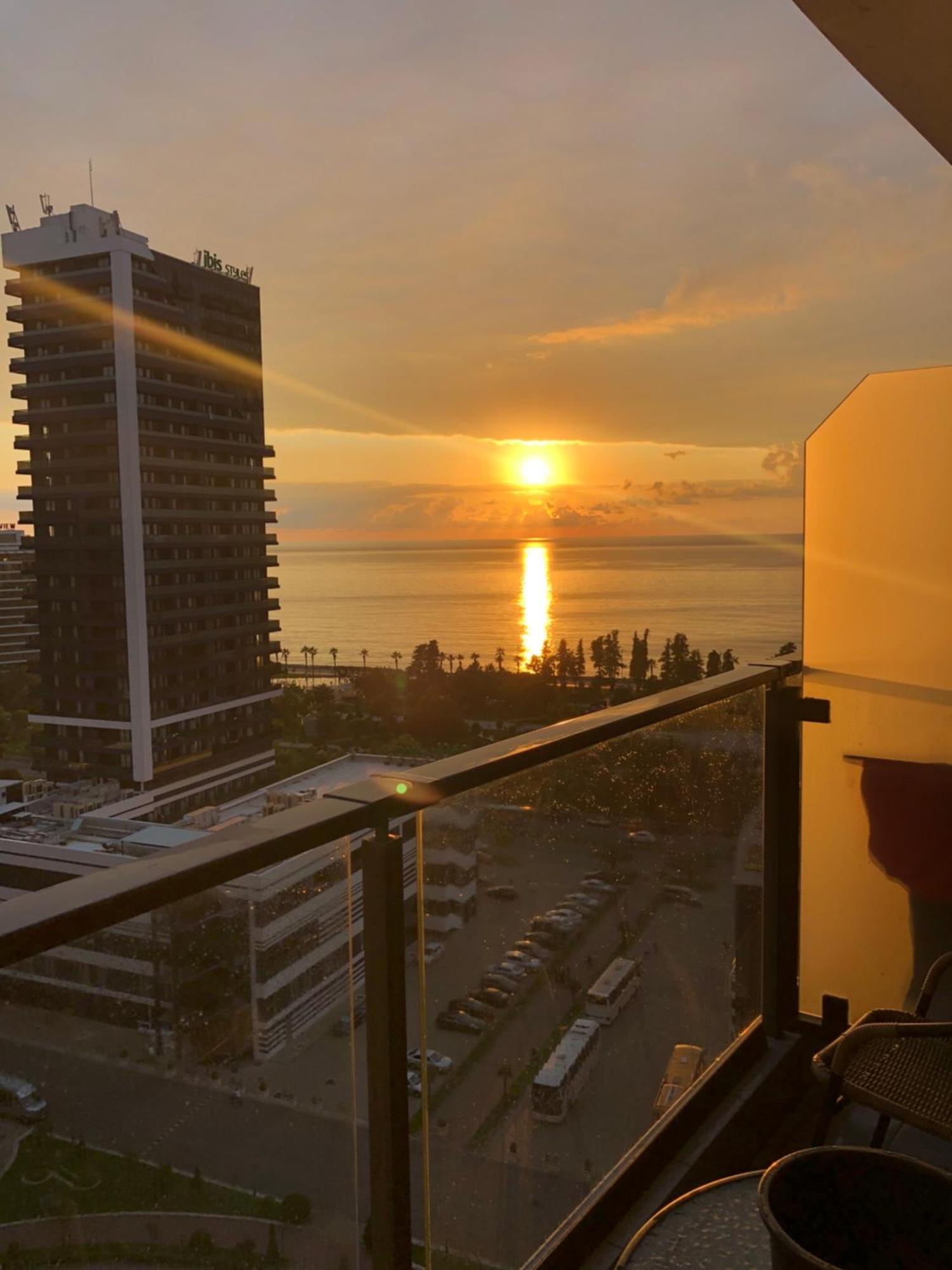 White Apartment Batumi Exterior foto