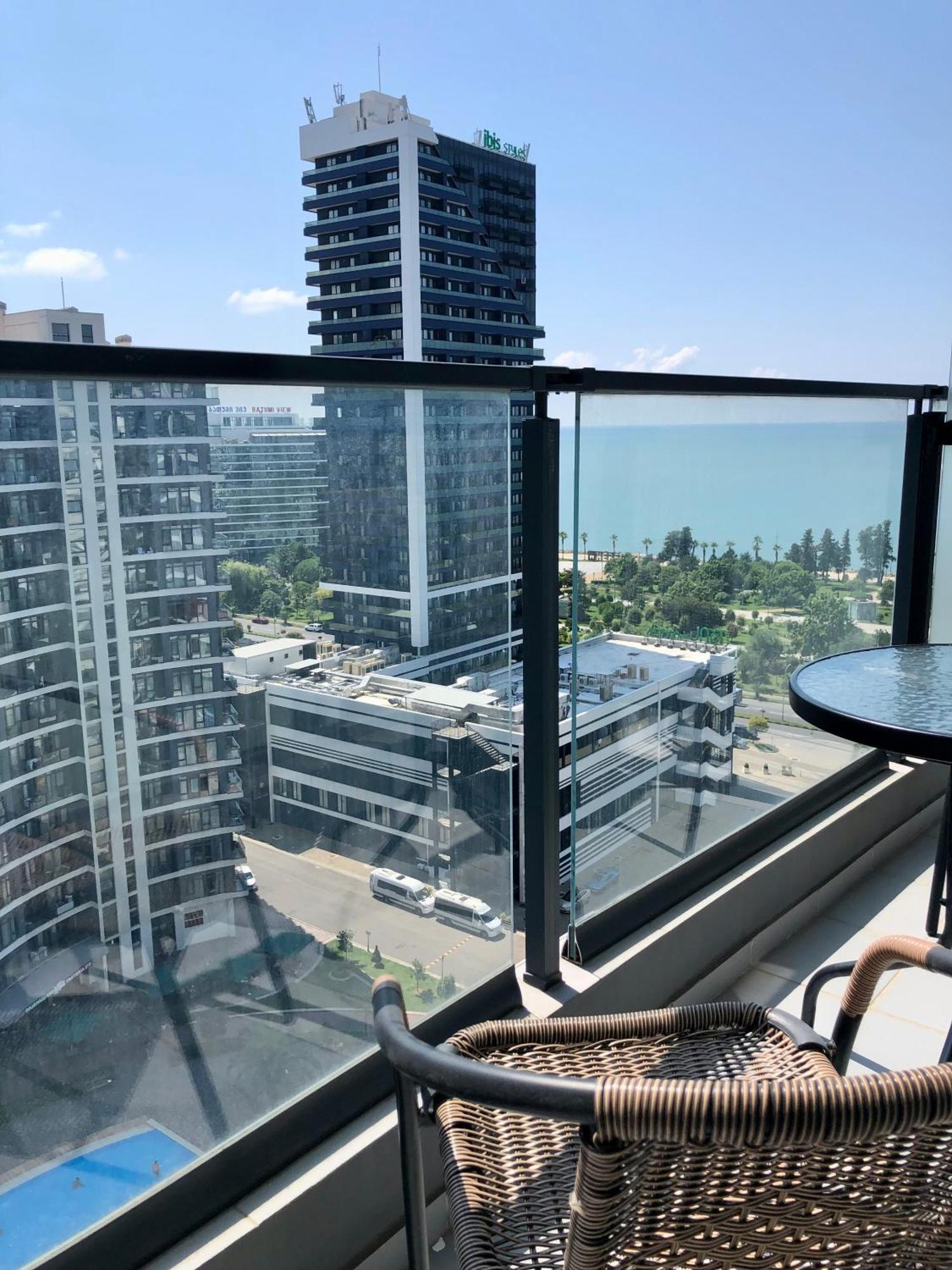 White Apartment Batumi Exterior foto