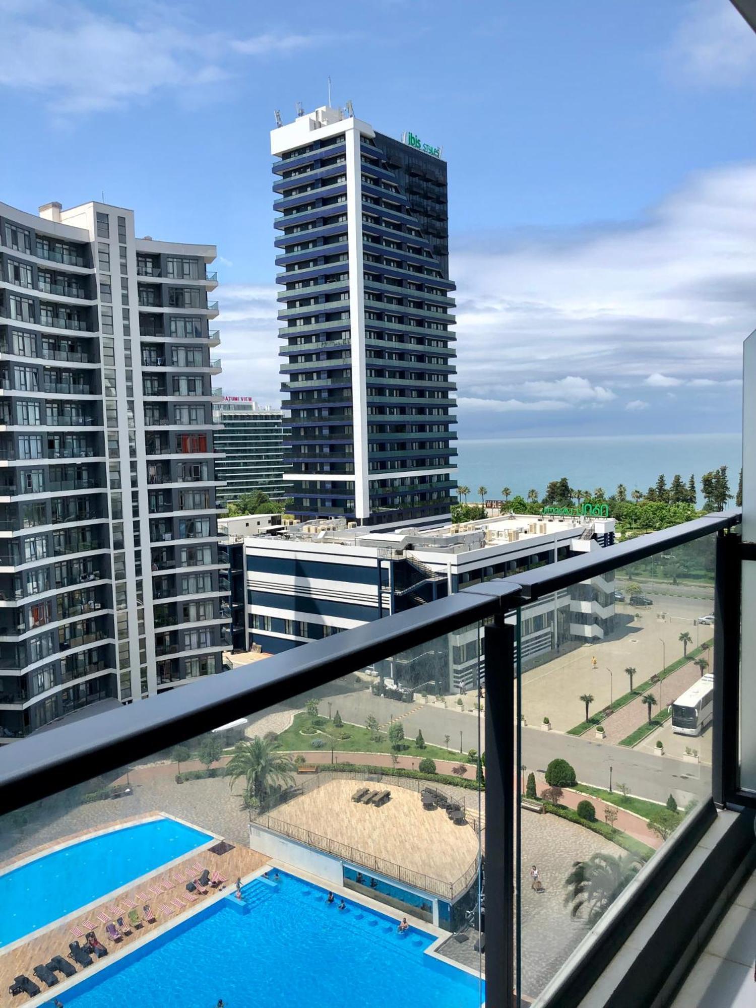 White Apartment Batumi Exterior foto
