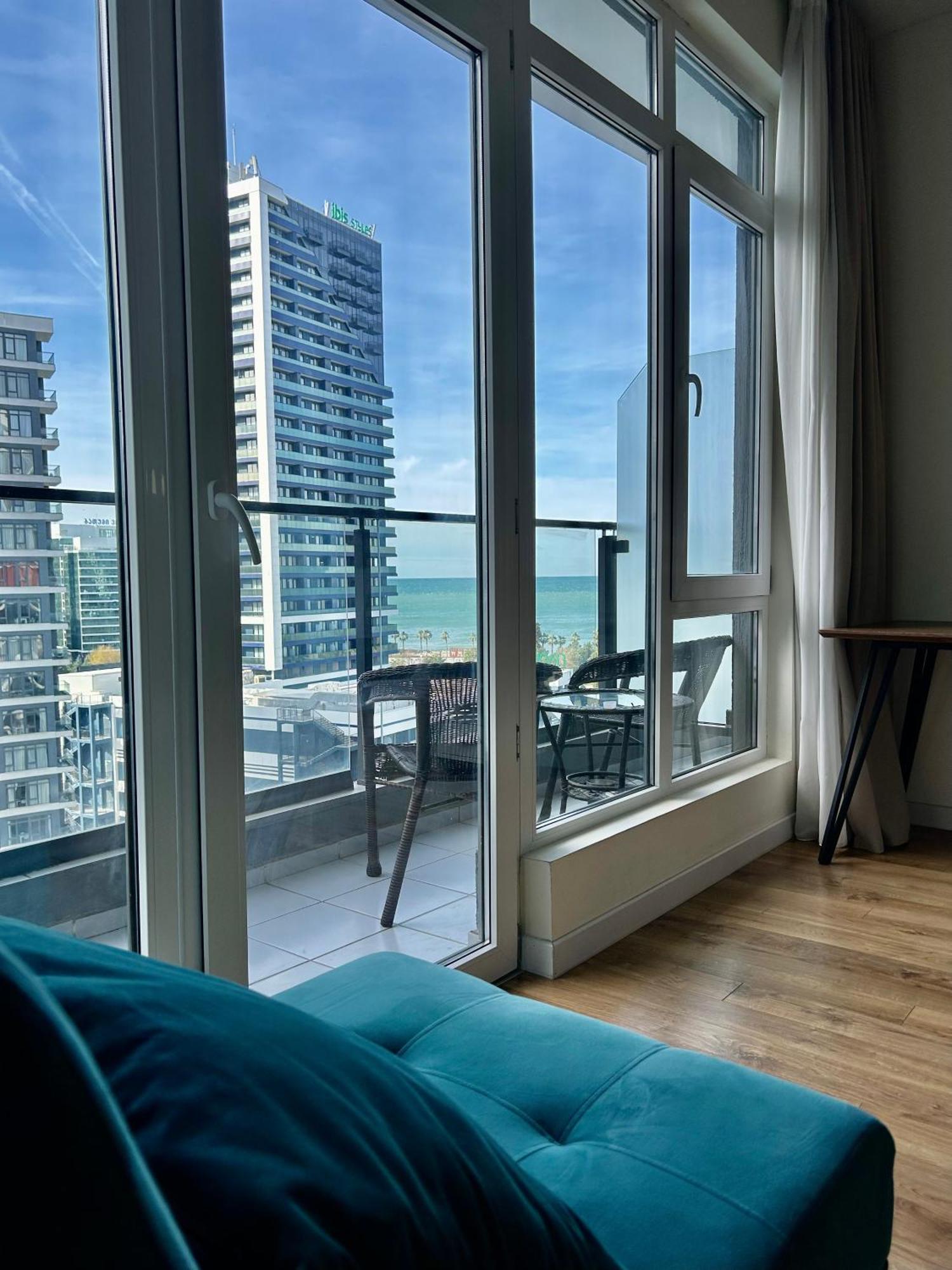 White Apartment Batumi Exterior foto